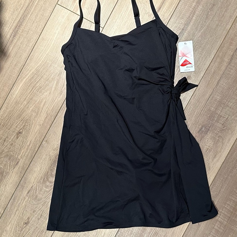 WINTER SALE! Land’s End One Piece Swimsuit (size 8) - Picture 5 of 10